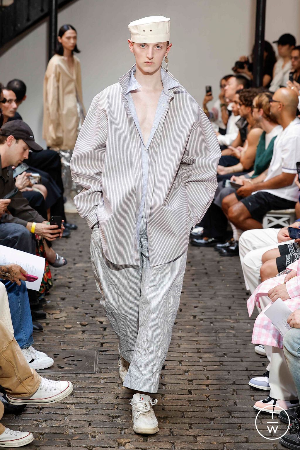 Fashion Week Paris Spring/Summer 2024 look 19 de la collection Hed Mayner menswear