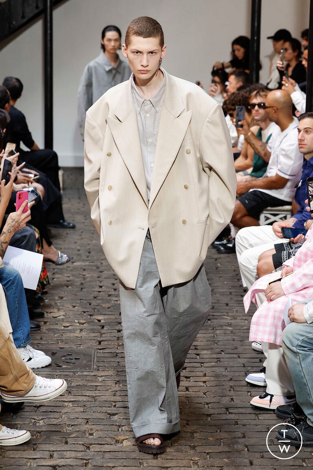 Fashion Week Paris Spring/Summer 2024 look 23 from the Hed Mayner collection 男装