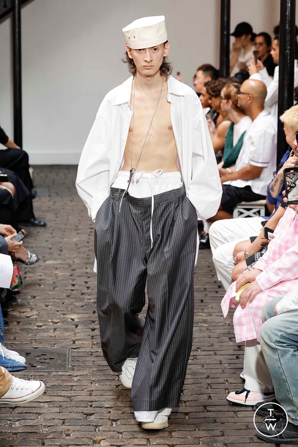 Fashion Week Paris Spring/Summer 2024 look 24 de la collection Hed Mayner menswear