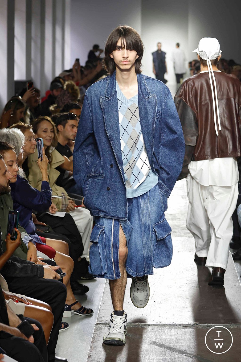 Fashion Week Paris Spring-Summer 2025 look 18 de la collection Hed Mayner menswear