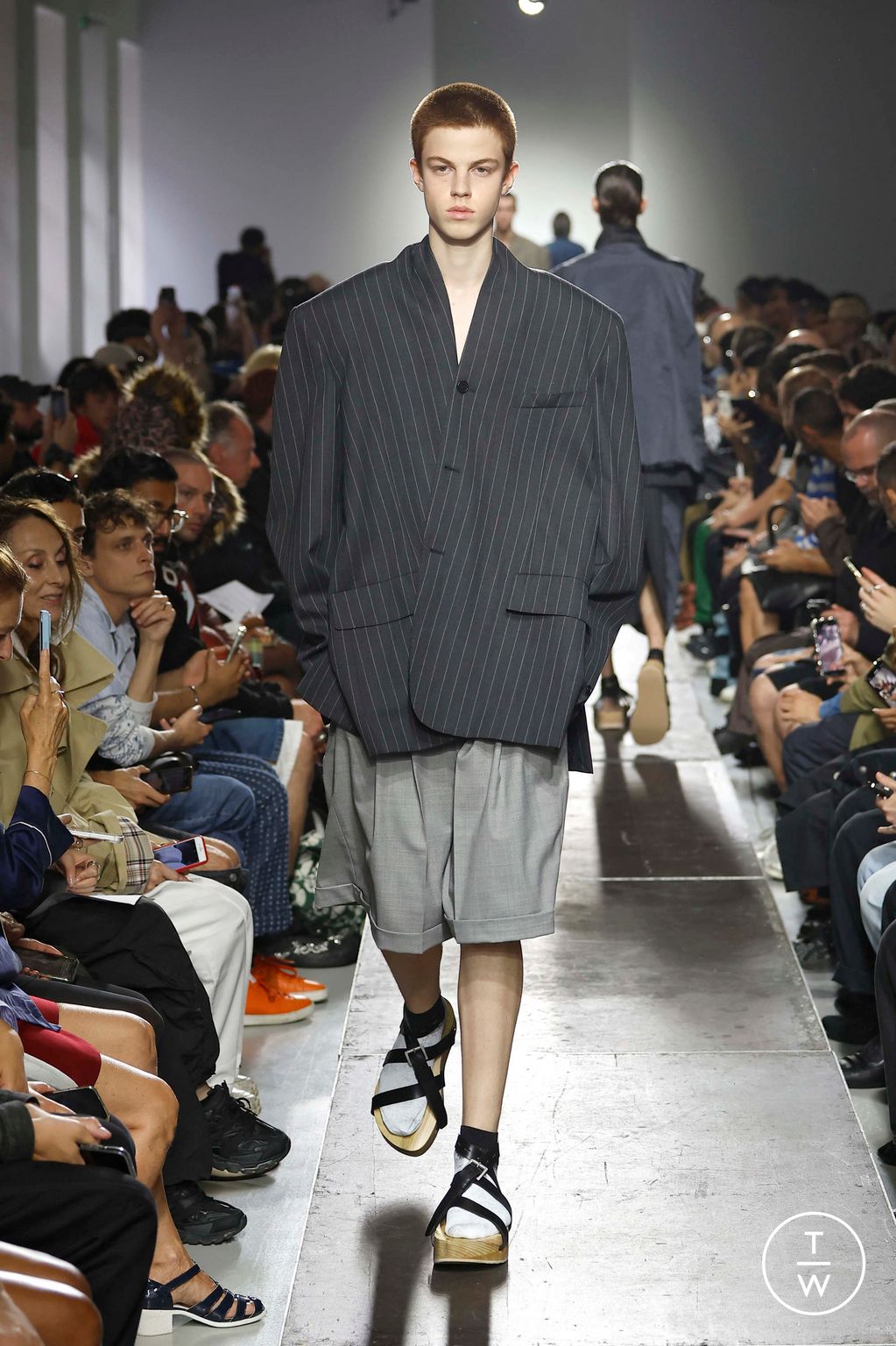 Fashion Week Paris Spring-Summer 2025 look 20 from the Hed Mayner collection 男装