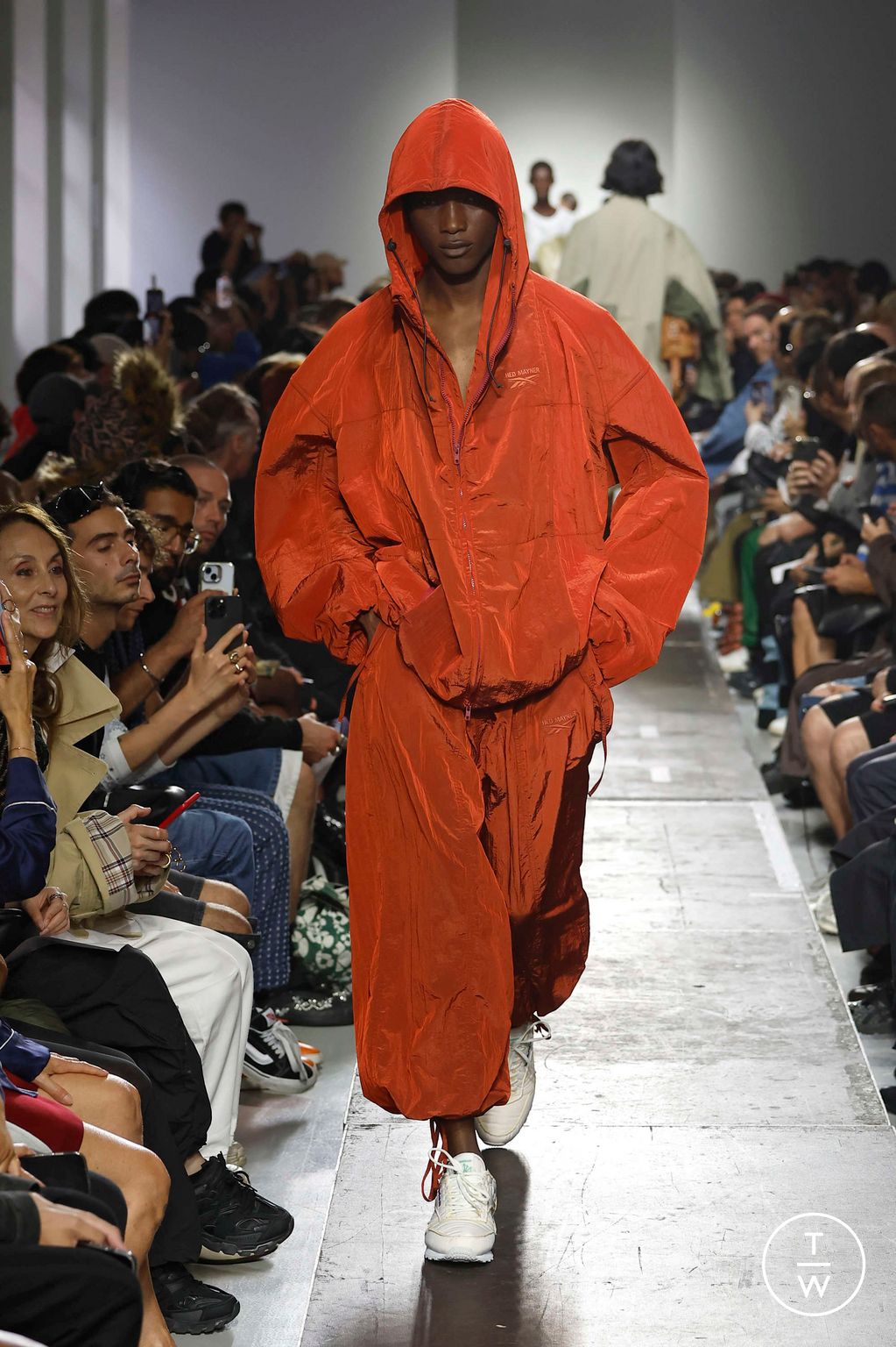 Fashion Week Paris Spring-Summer 2025 look 28 de la collection Hed Mayner menswear