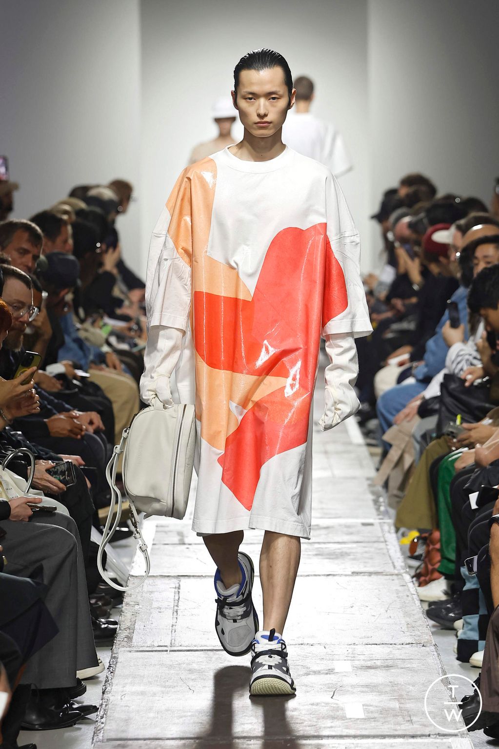 Fashion Week Paris Spring-Summer 2025 look 31 de la collection Hed Mayner menswear