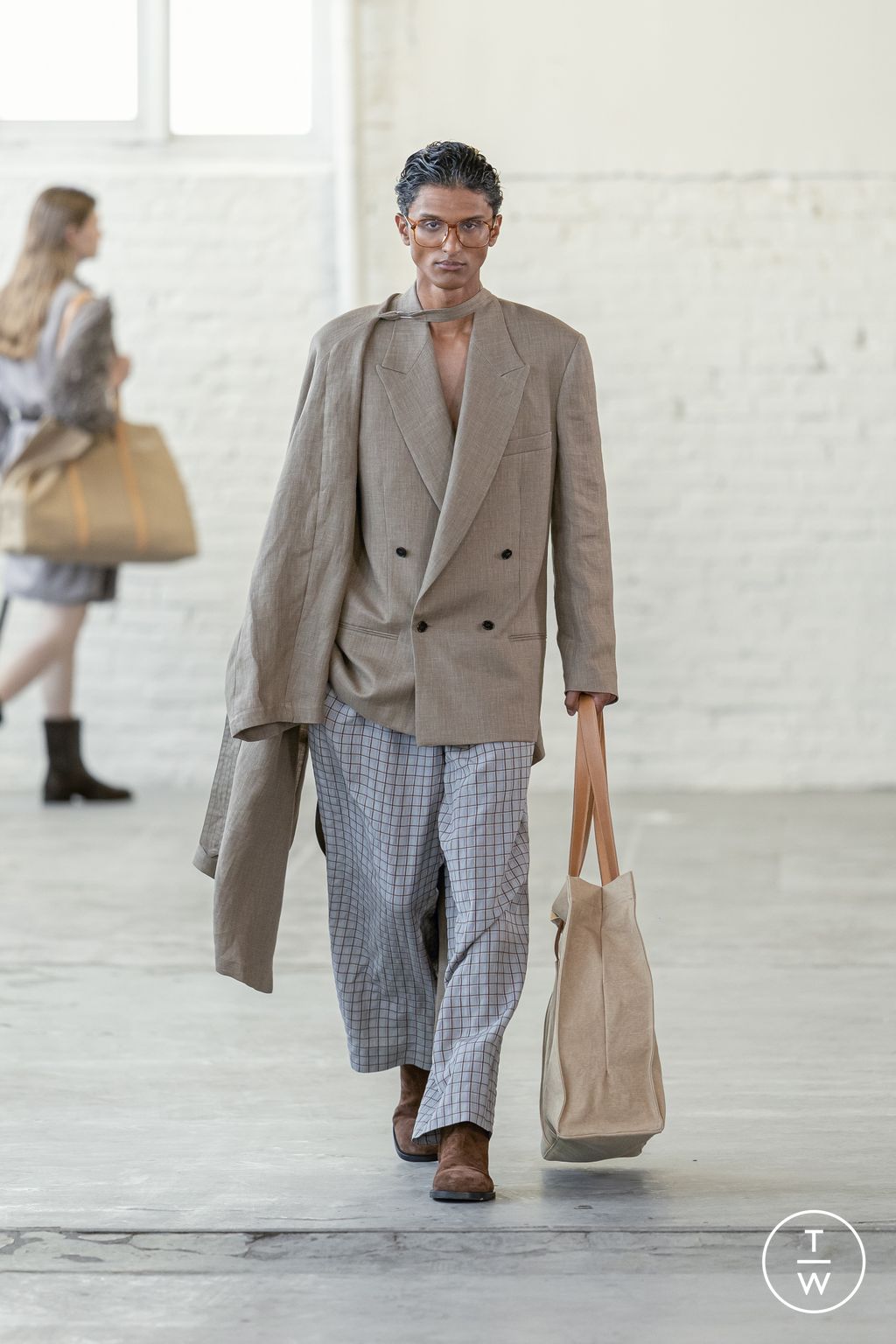 Fashion Week Paris Spring/Summer 2026 look 8 from the Hed Mayner collection menswear