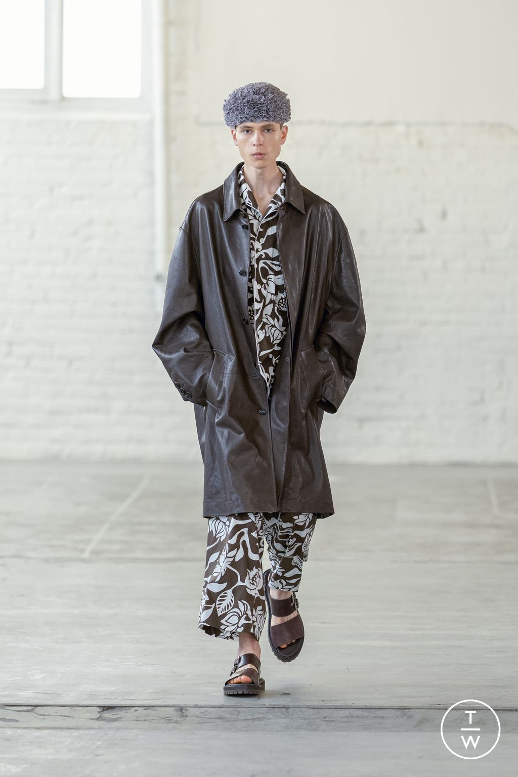 Fashion Week Paris Spring/Summer 2026 look 10 from the Hed Mayner collection menswear