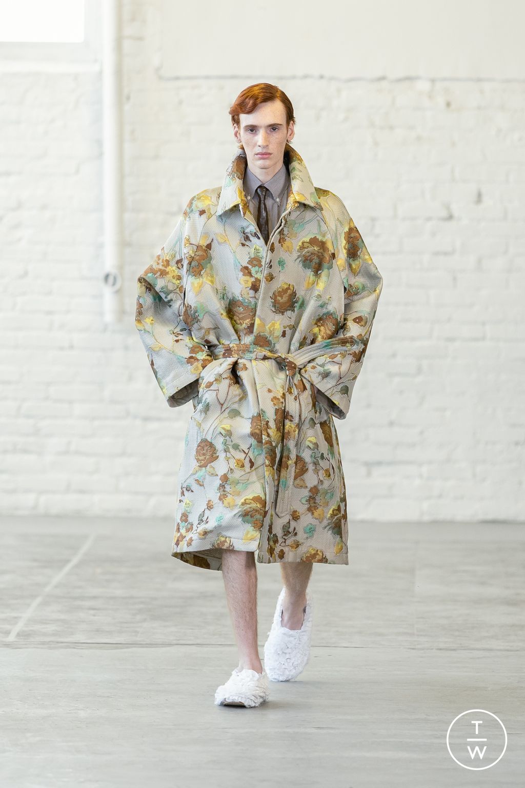 Fashion Week Paris Spring/Summer 2026 look 11 from the Hed Mayner collection menswear