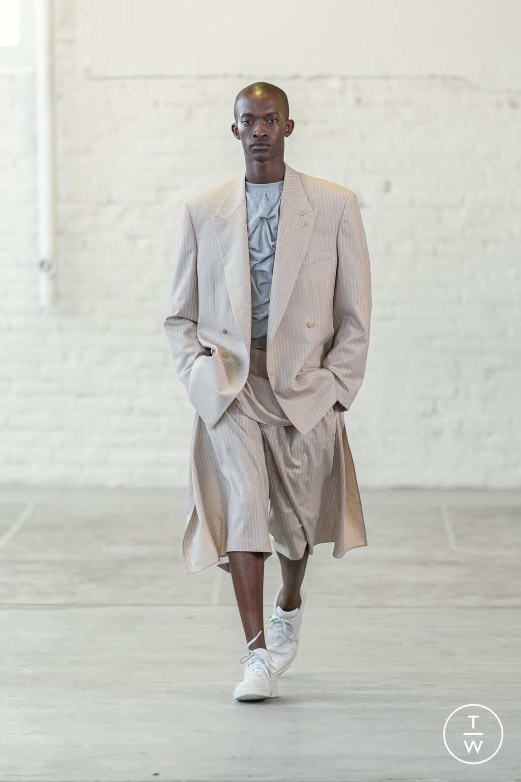 Fashion Week Paris Spring/Summer 2026 look 15 from the Hed Mayner collection menswear