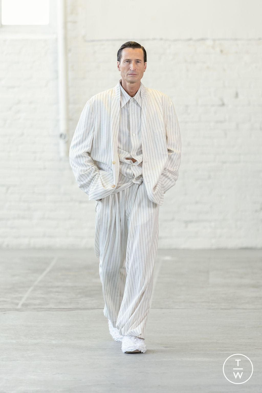 Fashion Week Paris Spring/Summer 2026 look 17 from the Hed Mayner collection menswear