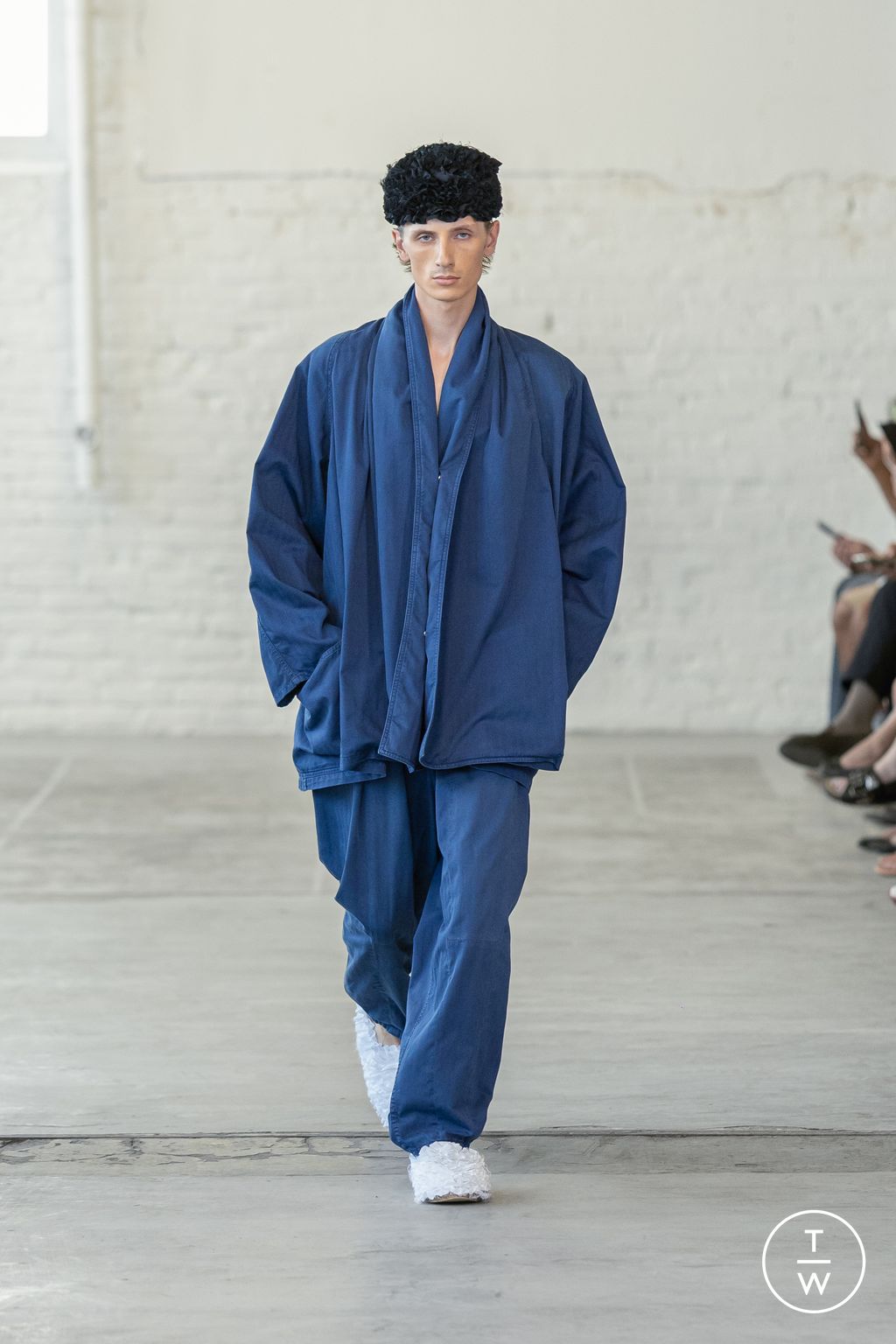 Fashion Week Paris Spring/Summer 2026 look 22 from the Hed Mayner collection menswear