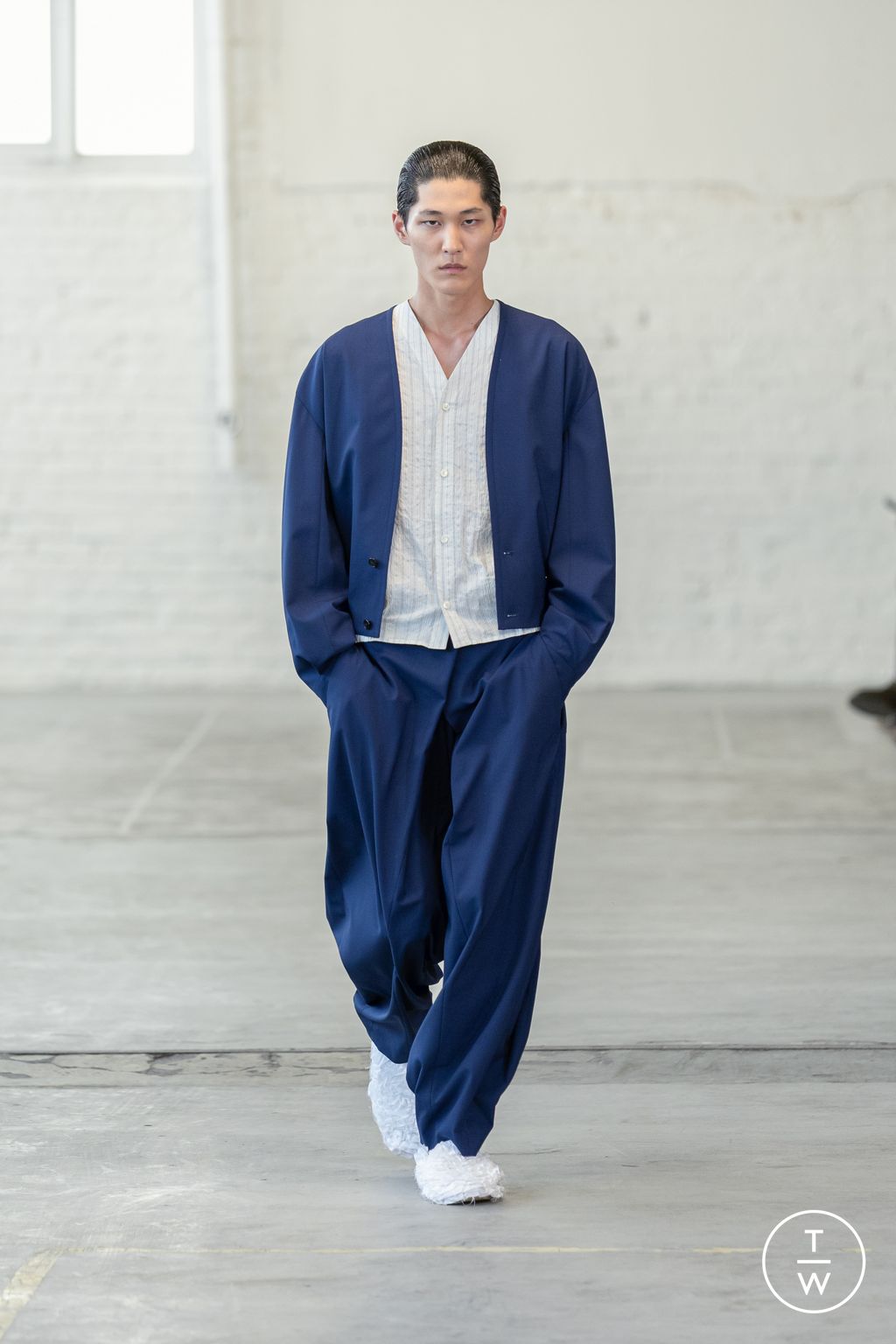 Fashion Week Paris Spring/Summer 2026 look 24 from the Hed Mayner collection menswear