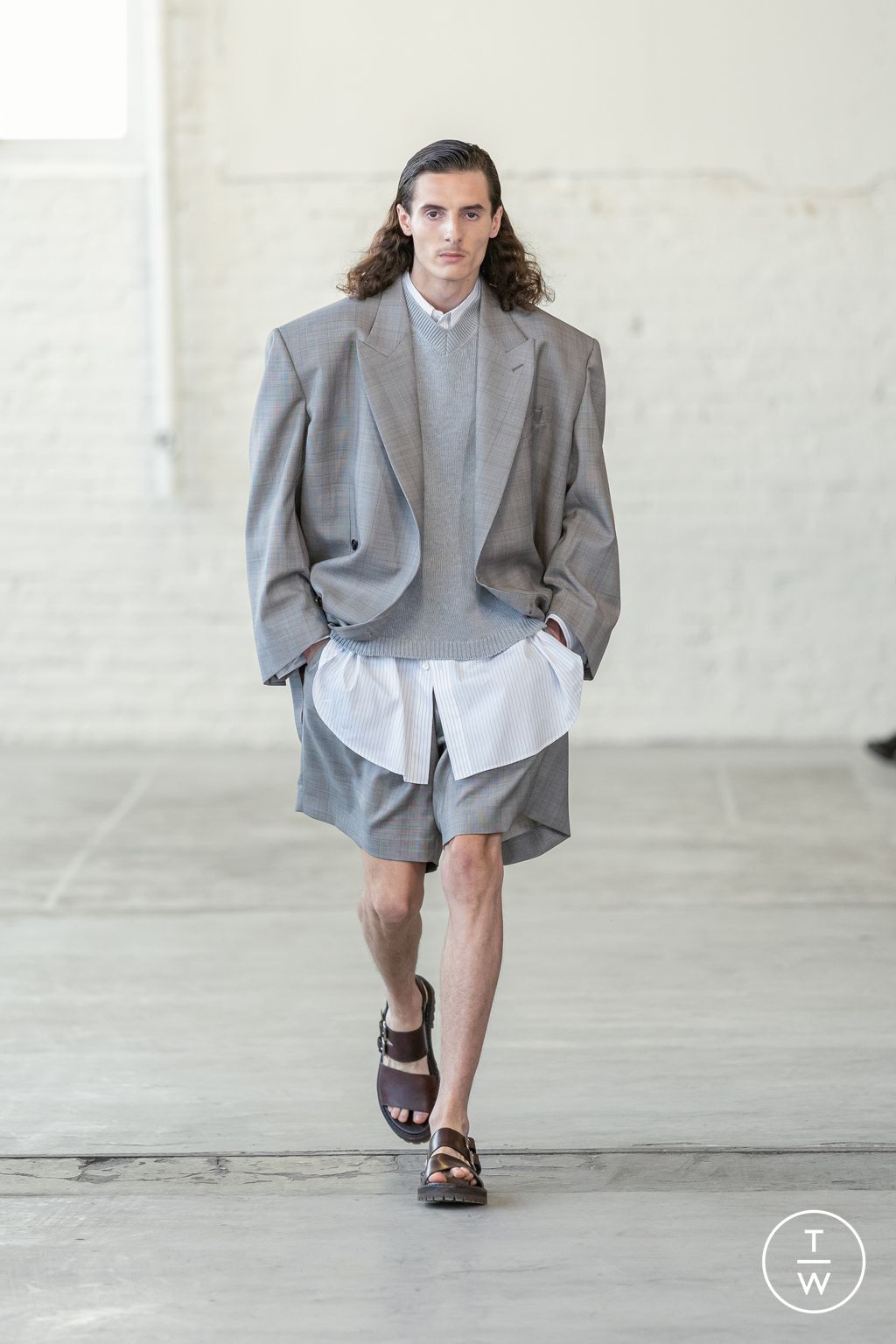 Fashion Week Paris Spring/Summer 2026 look 29 from the Hed Mayner collection menswear