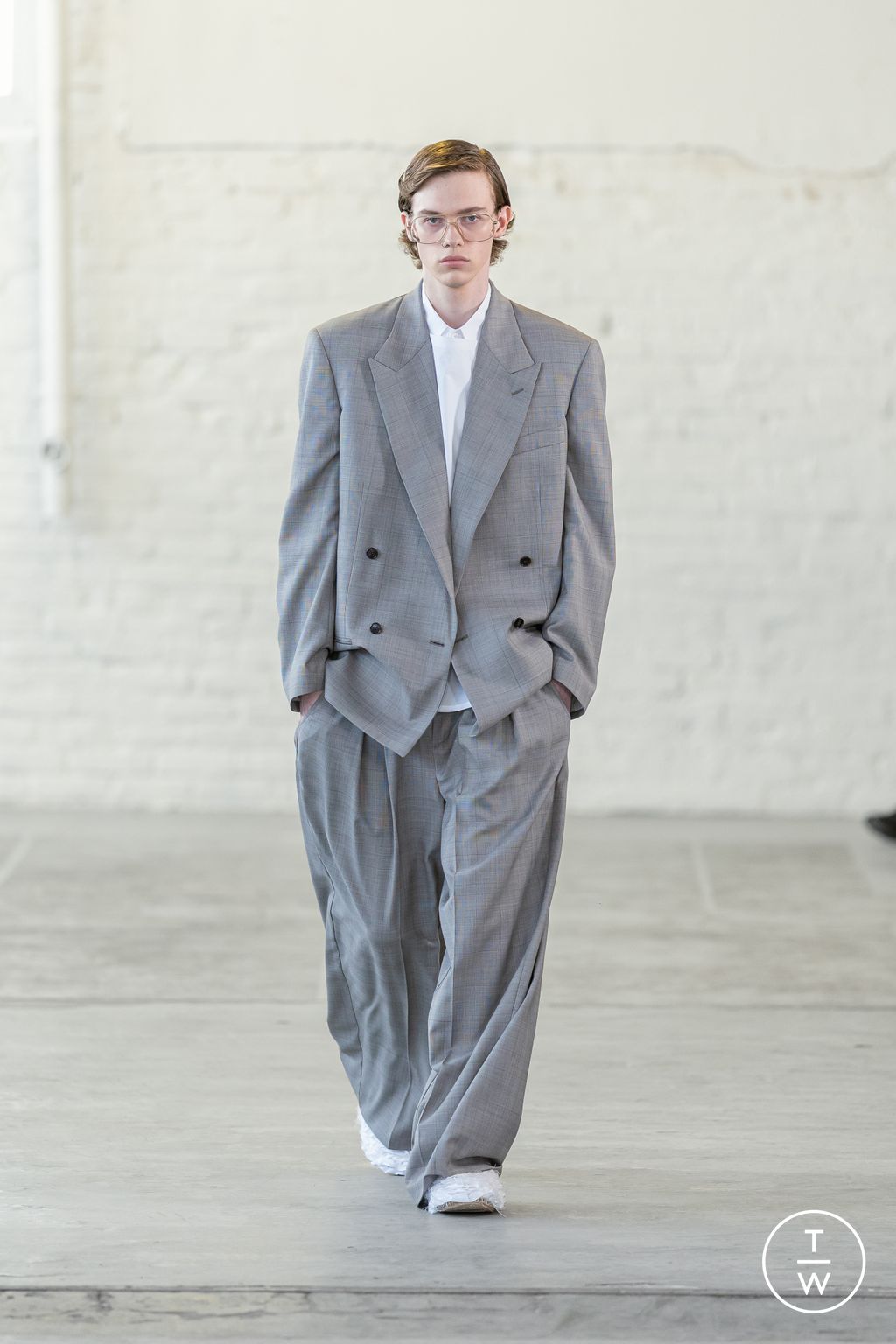 Fashion Week Paris Spring/Summer 2026 look 30 from the Hed Mayner collection menswear