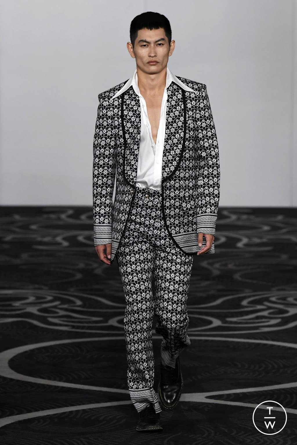 Fashion Week London Spring/Summer 2022 look 40 from the Helen Anthony collection womenswear