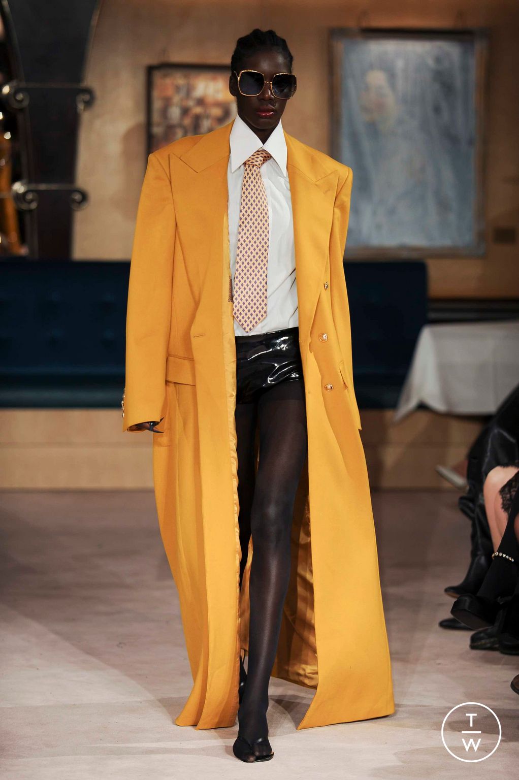 Fashion Week London Fall/Winter 2023 look 55 from the Helen Anthony collection 女装