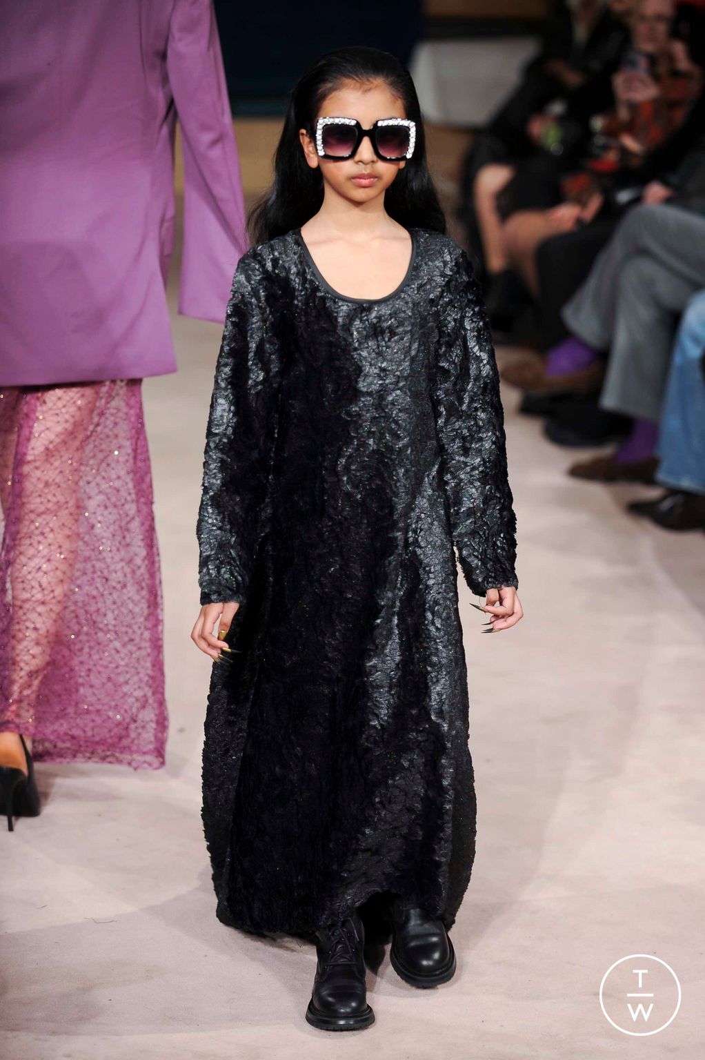 Fashion Week London Fall/Winter 2023 look 81 from the Helen Anthony collection 女装