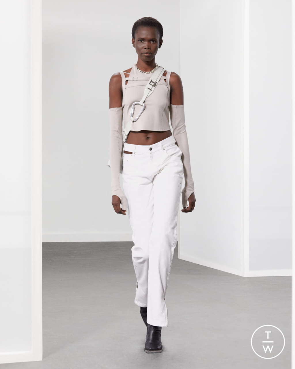 Fashion Week Paris Spring/Summer 2022 look 27 from the Heliot Emil collection 女装