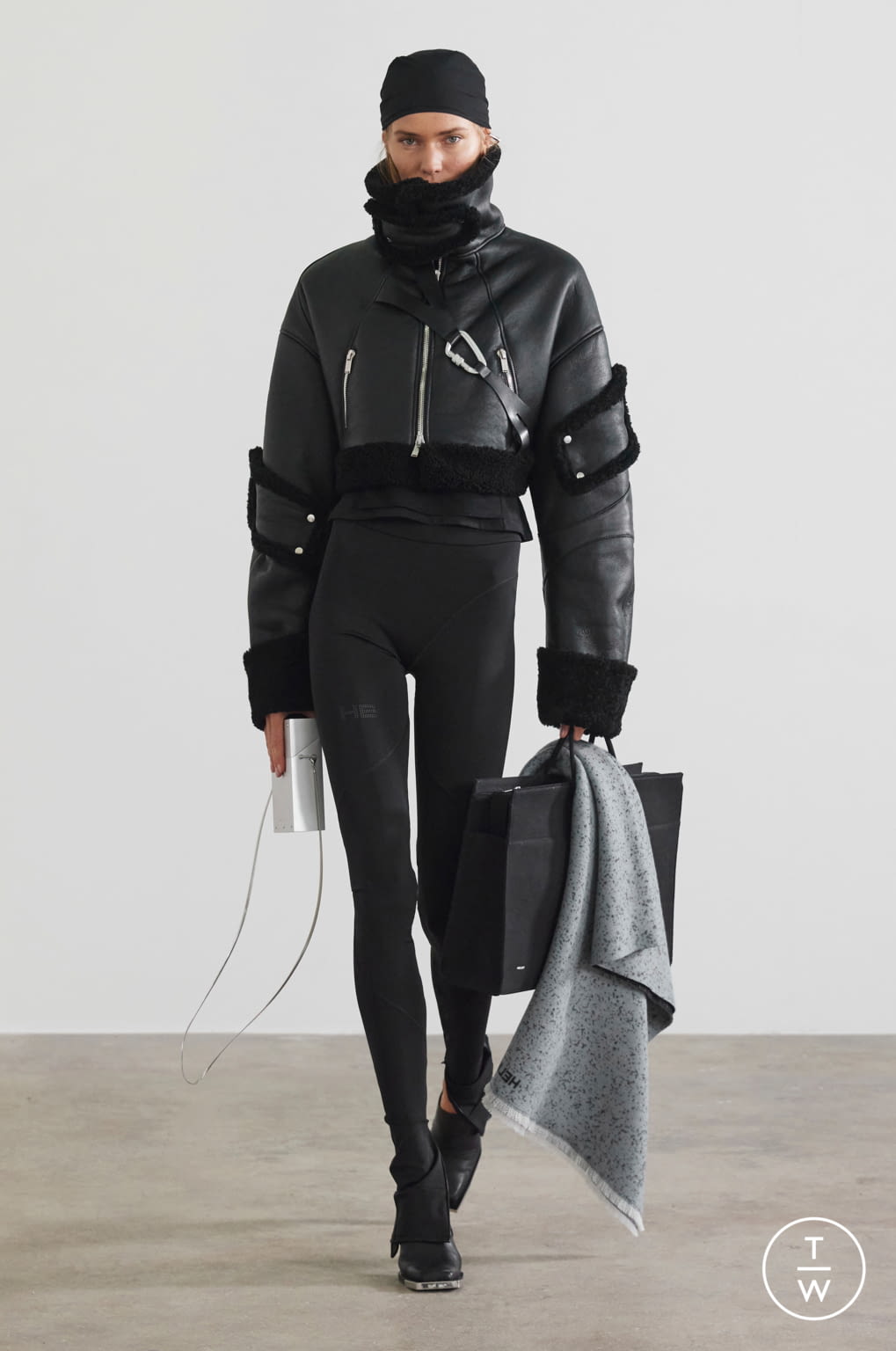 Fashion Week Paris Fall/Winter 2021 look 1 de la collection Heliot Emil womenswear