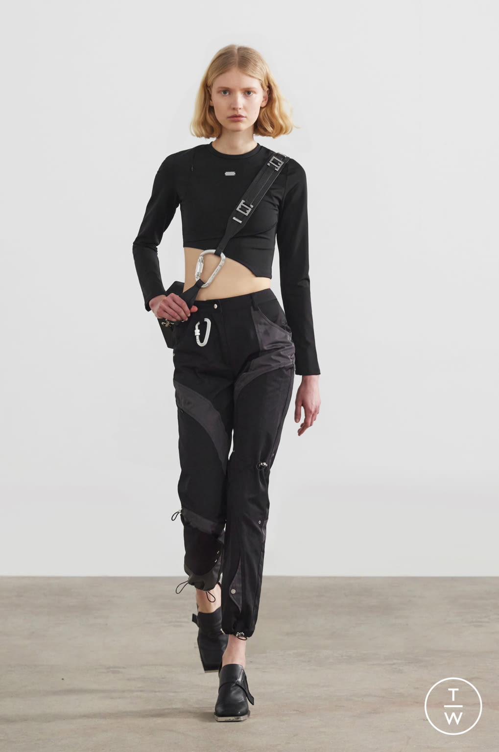 Fashion Week Paris Fall/Winter 2021 look 16 de la collection Heliot Emil womenswear
