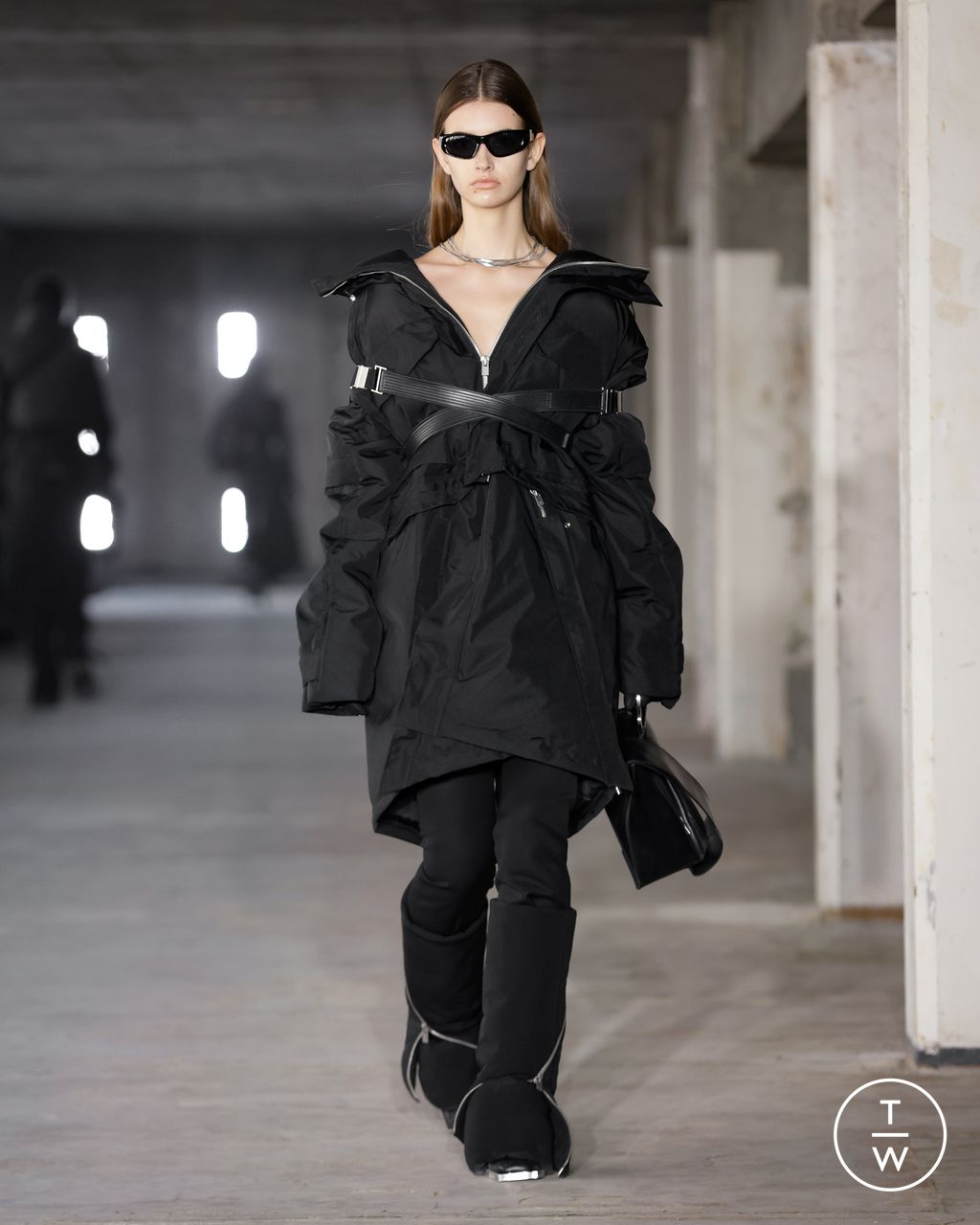 Fashion Week Paris Fall/Winter 2023 look 6 de la collection Heliot Emil womenswear