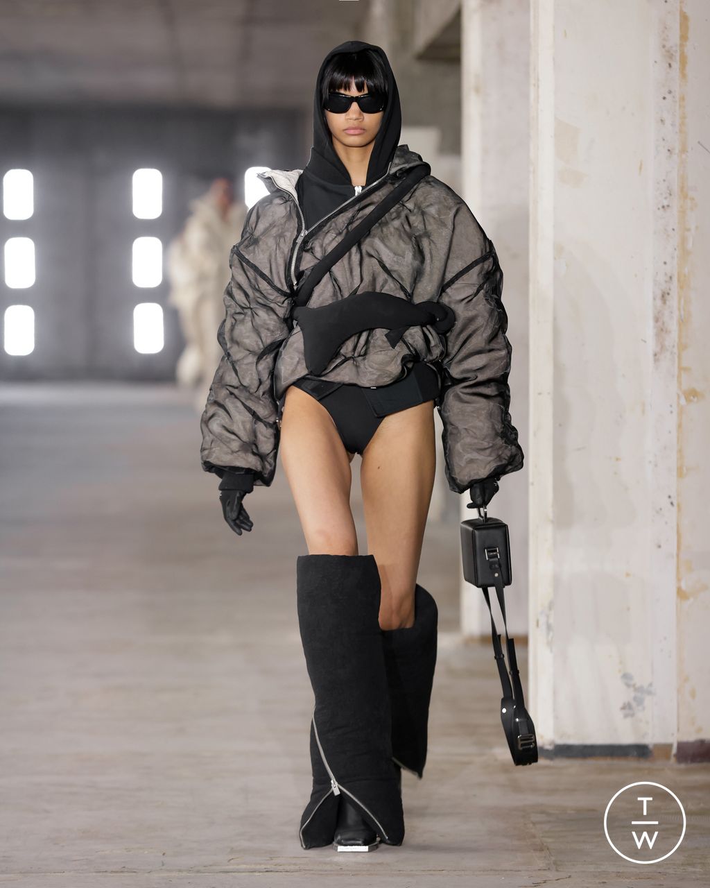 Fashion Week Paris Fall/Winter 2023 look 14 de la collection Heliot Emil womenswear