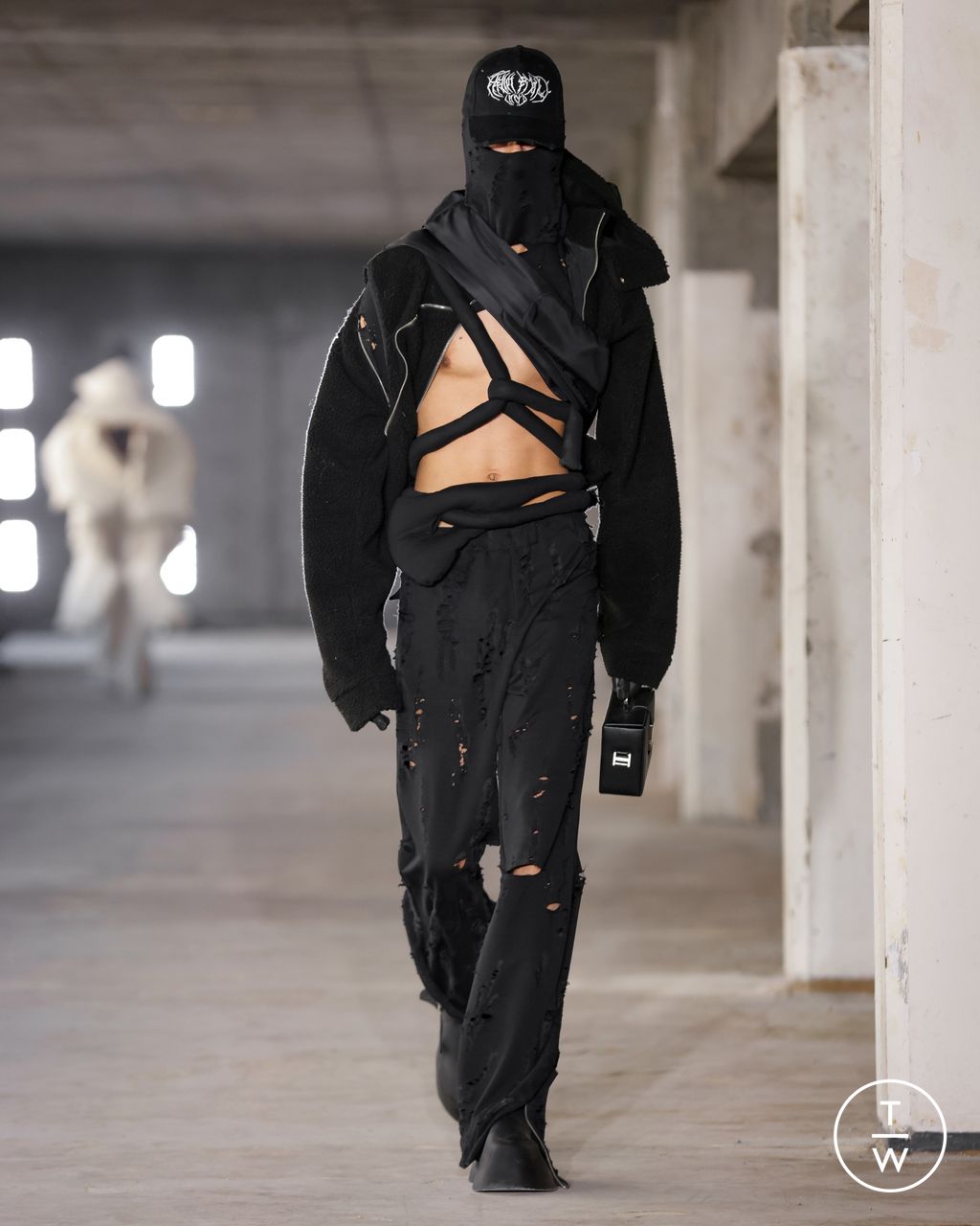 Fashion Week Paris Fall/Winter 2023 look 17 de la collection Heliot Emil womenswear