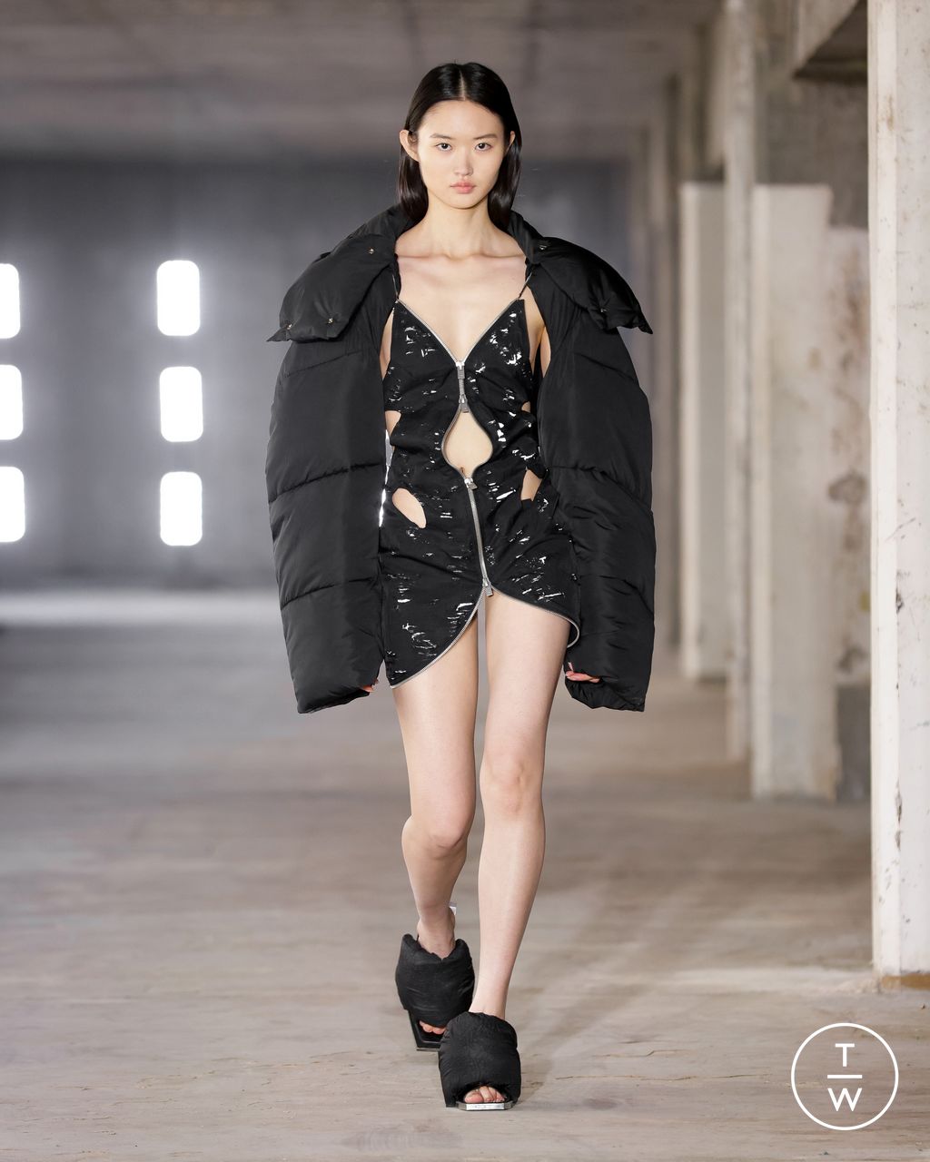 Fashion Week Paris Fall/Winter 2023 look 35 from the Heliot Emil collection womenswear
