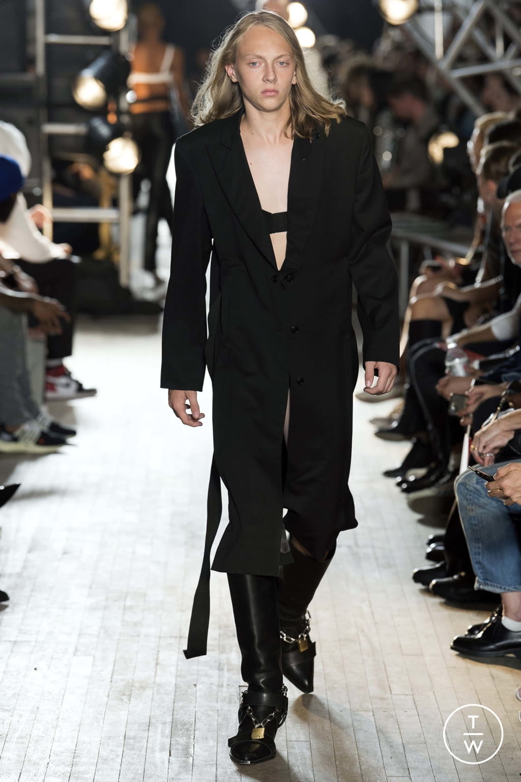 Fashion Week New York Spring/Summer 2018 look 6 from the Helmut Lang collection womenswear