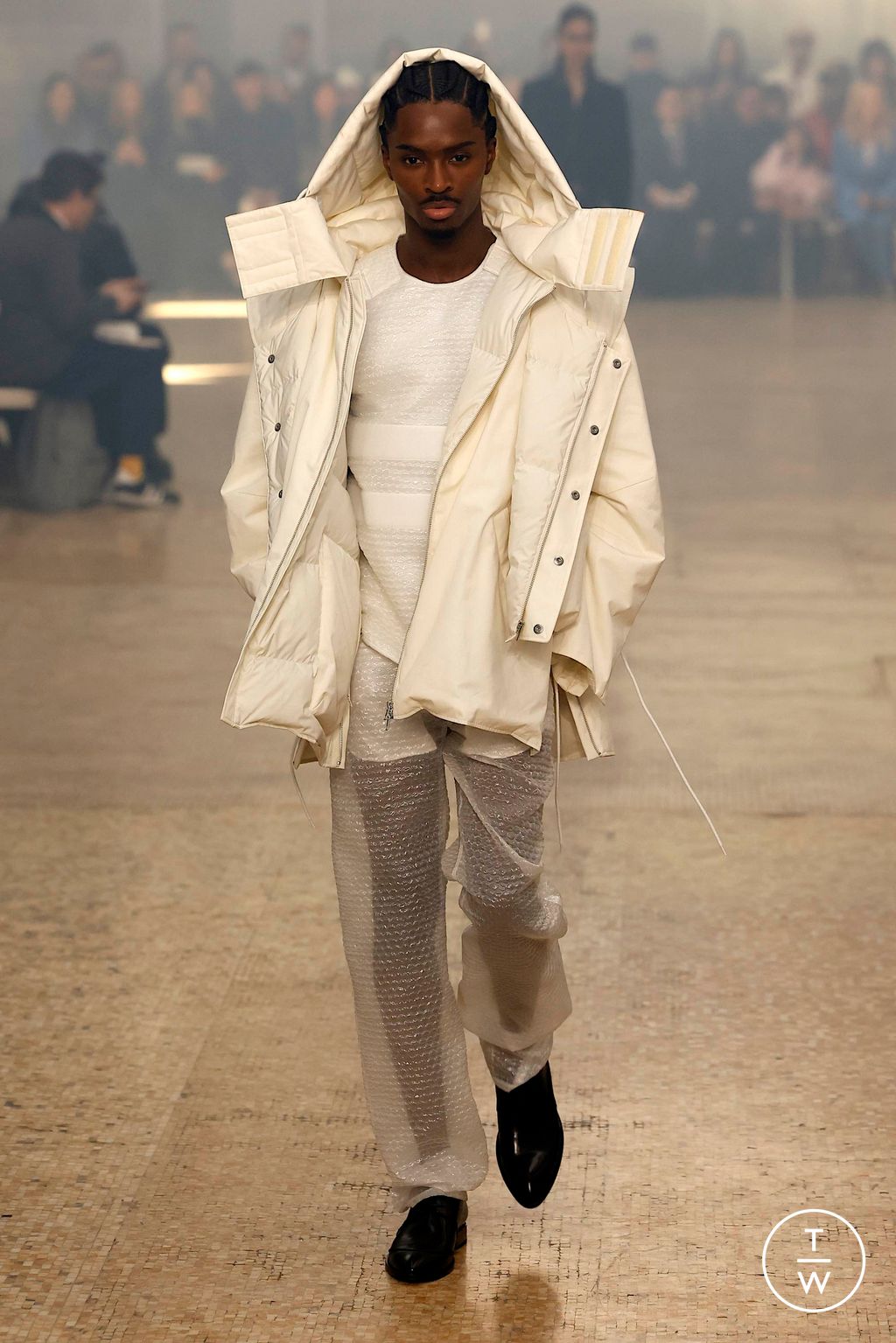 Fashion Week New York Fall/Winter 2024 look 4 de la collection Helmut Lang womenswear
