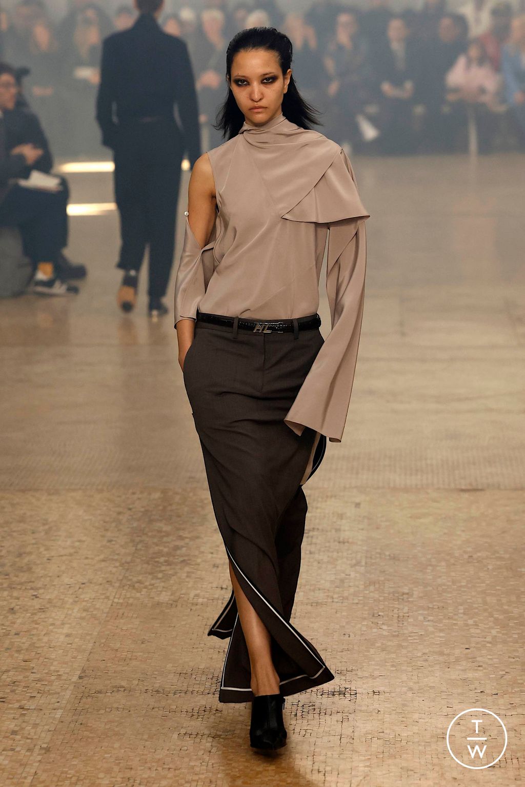 Fashion Week New York Fall/Winter 2024 look 14 de la collection Helmut Lang womenswear