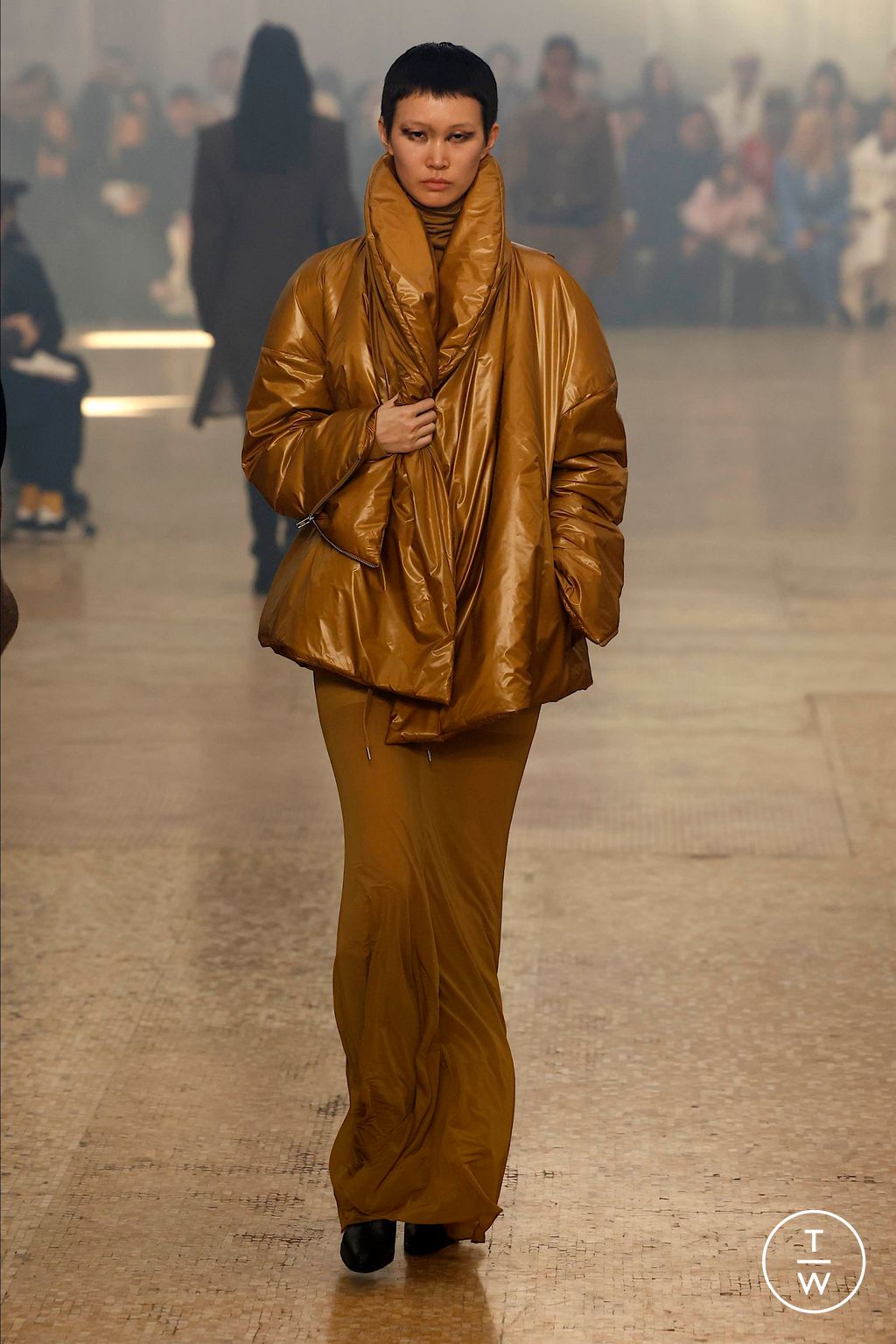 Fashion Week New York Fall/Winter 2024 look 21 from the Helmut Lang collection 女装