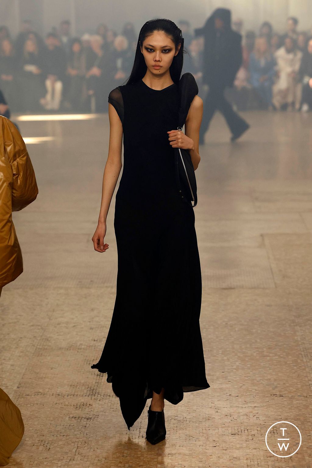 Fashion Week New York Fall/Winter 2024 look 25 from the Helmut Lang collection 女装