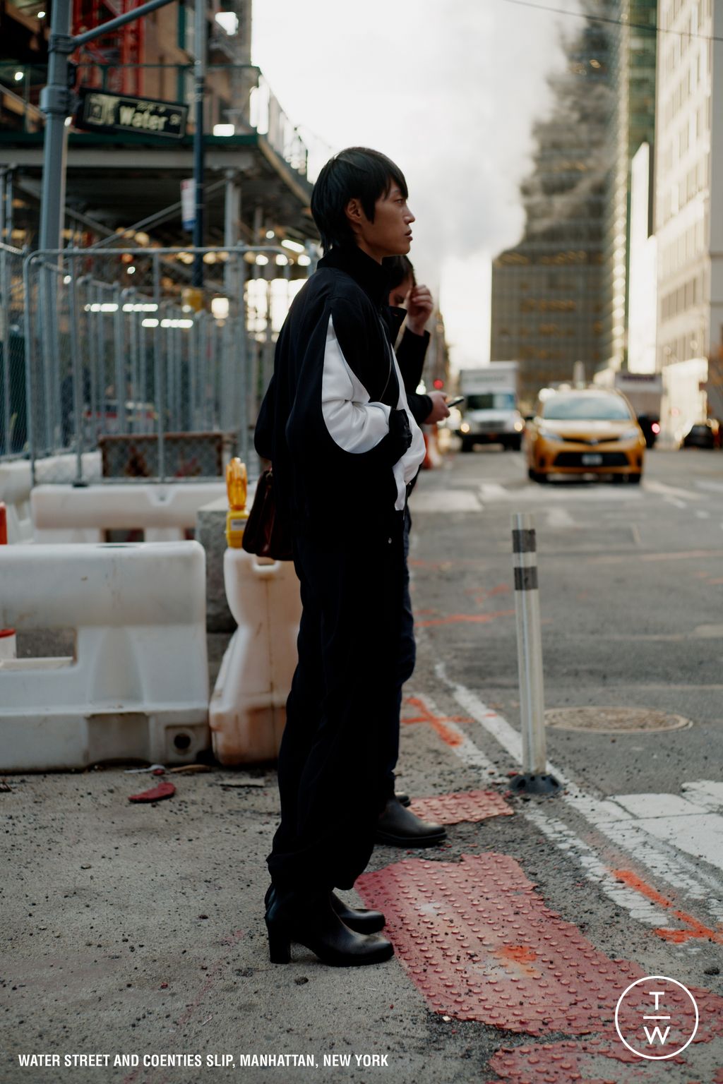 Fashion Week New York Pre-Fall 2024 look 29 from the Helmut Lang collection womenswear