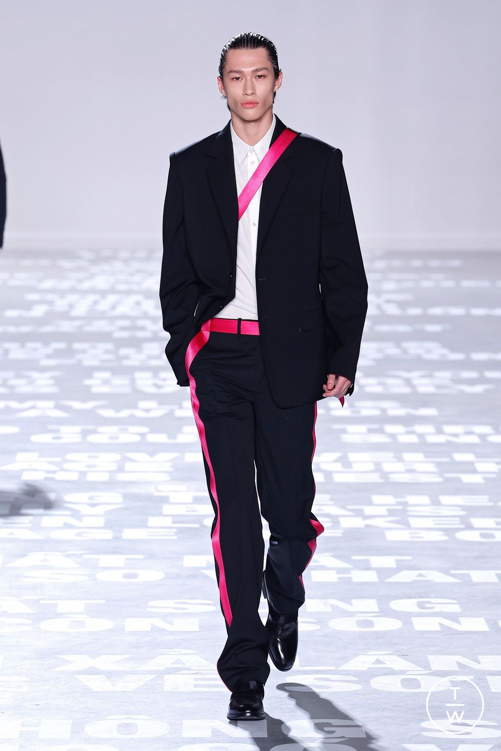 Fashion Week New York Spring/Summer 2024 look 2 from the Helmut Lang collection 女装