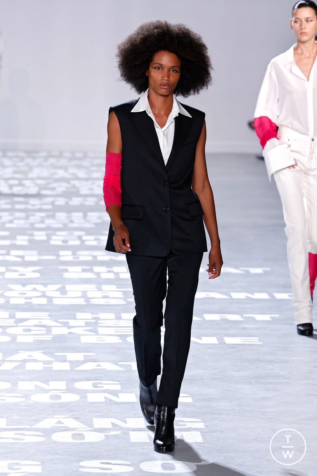 Fashion Week New York Spring/Summer 2024 look 8 de la collection Helmut Lang womenswear