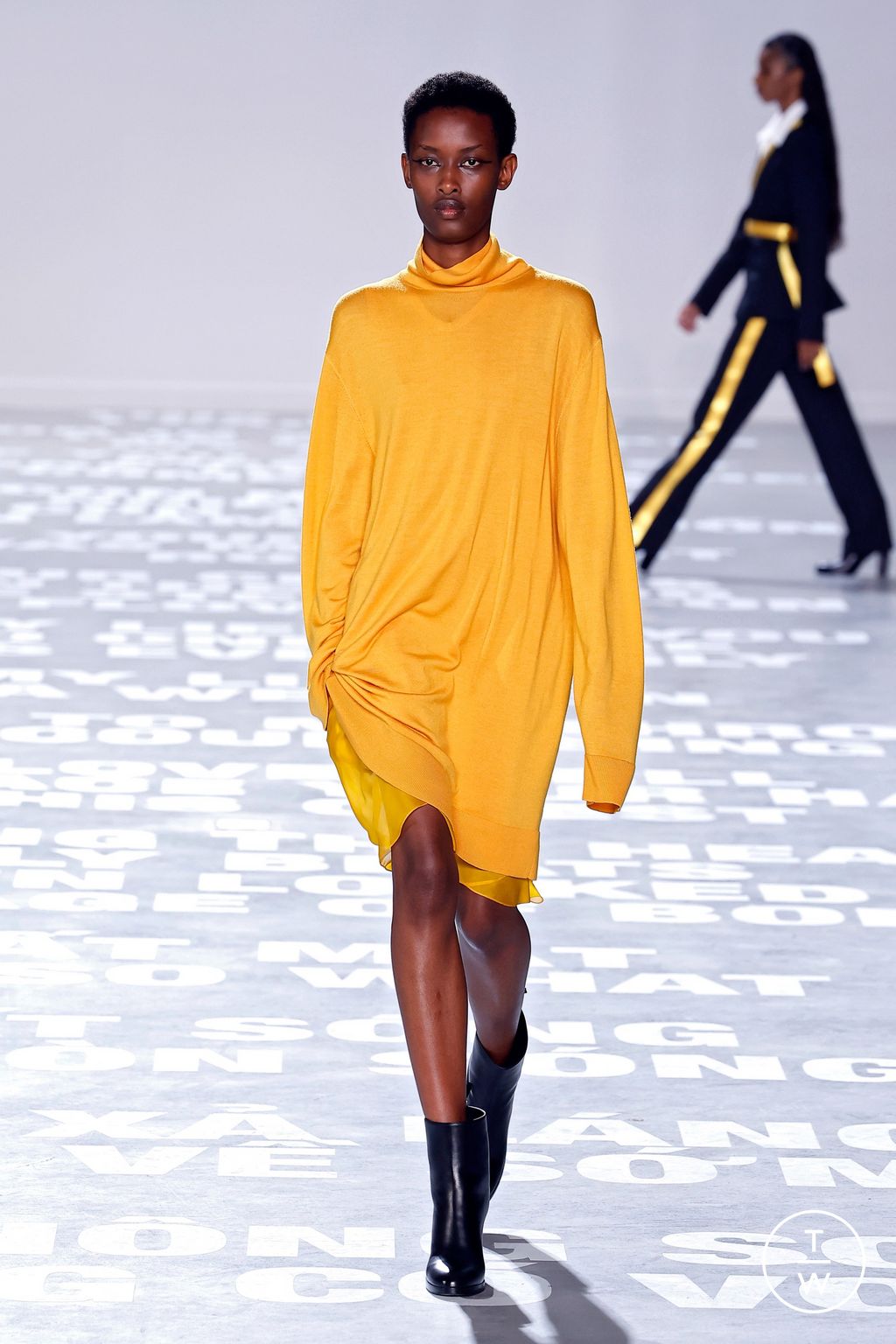 Fashion Week New York Spring/Summer 2024 look 20 from the Helmut Lang collection womenswear