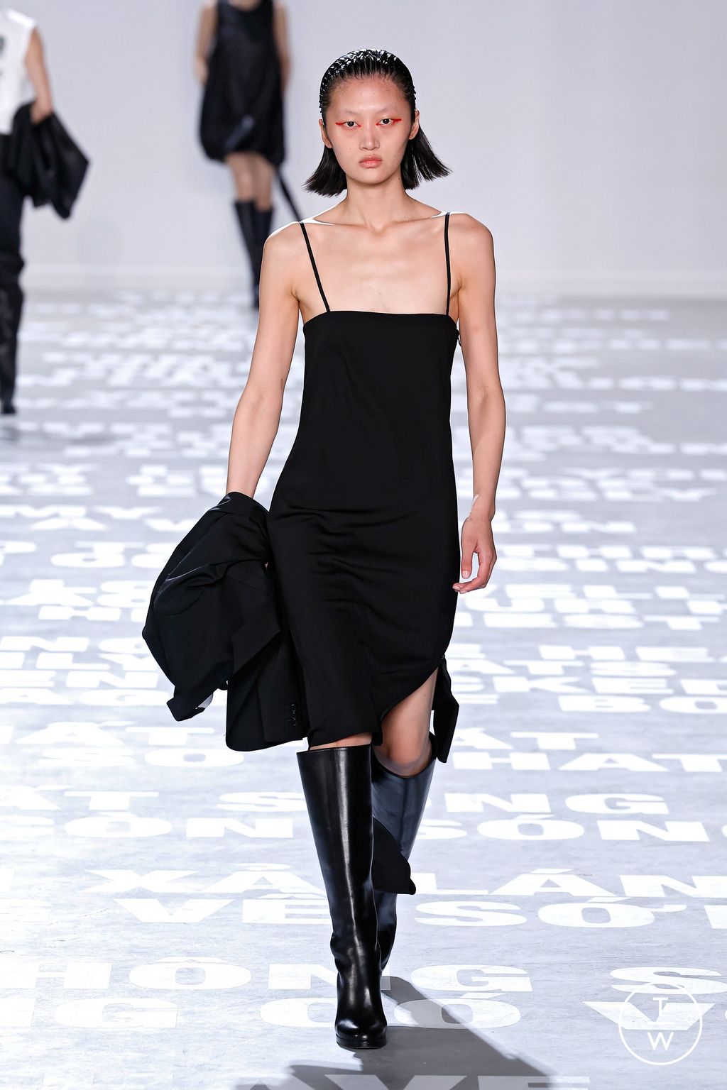 Fashion Week New York Spring/Summer 2024 look 32 from the Helmut Lang collection 女装