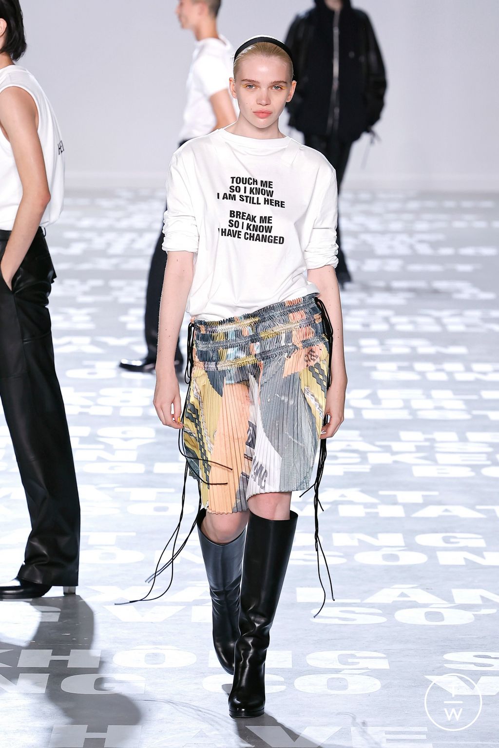 Fashion Week New York Spring/Summer 2024 look 34 from the Helmut Lang collection 女装