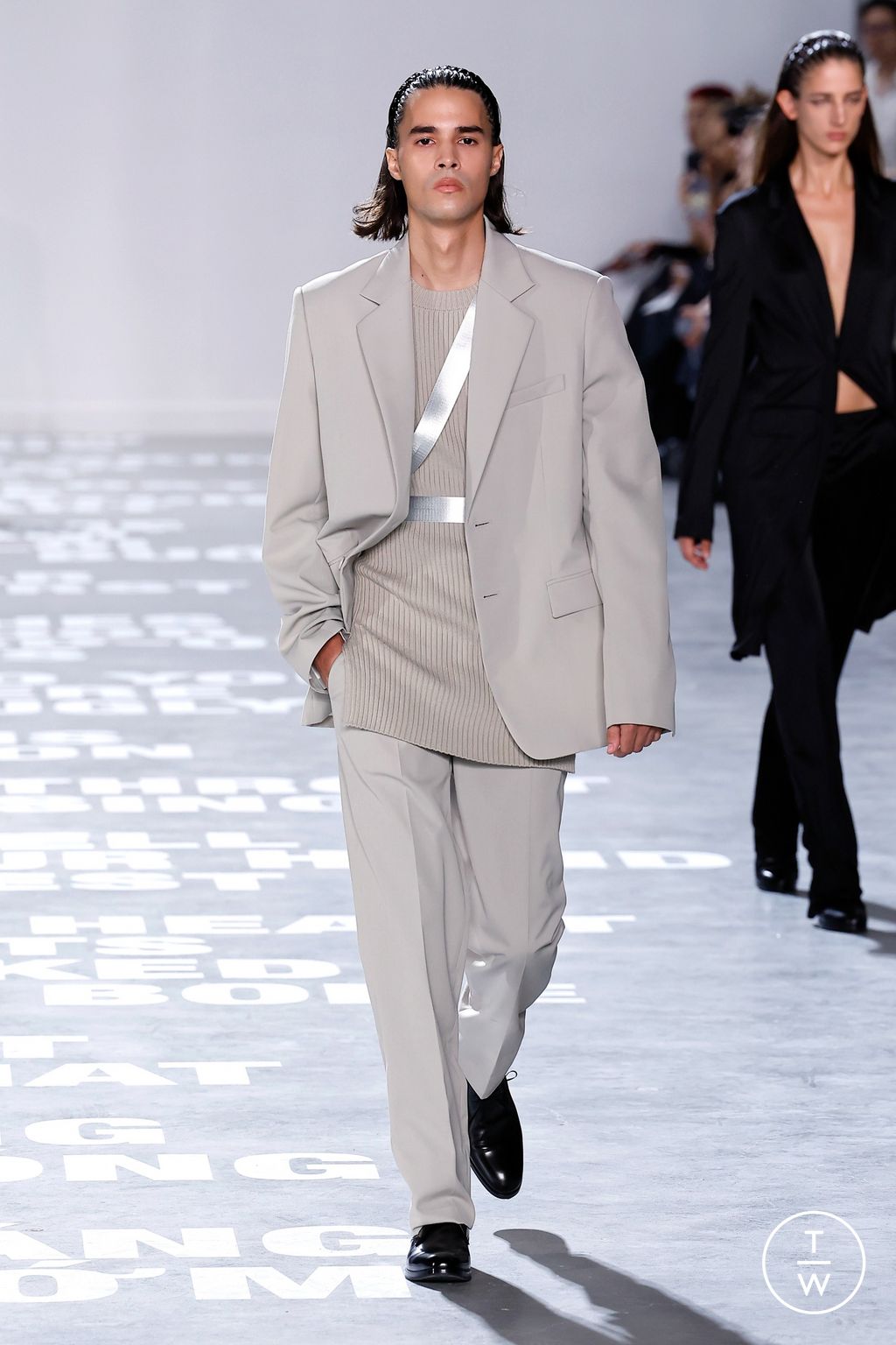 Fashion Week New York Spring/Summer 2024 look 37 from the Helmut Lang collection 女装