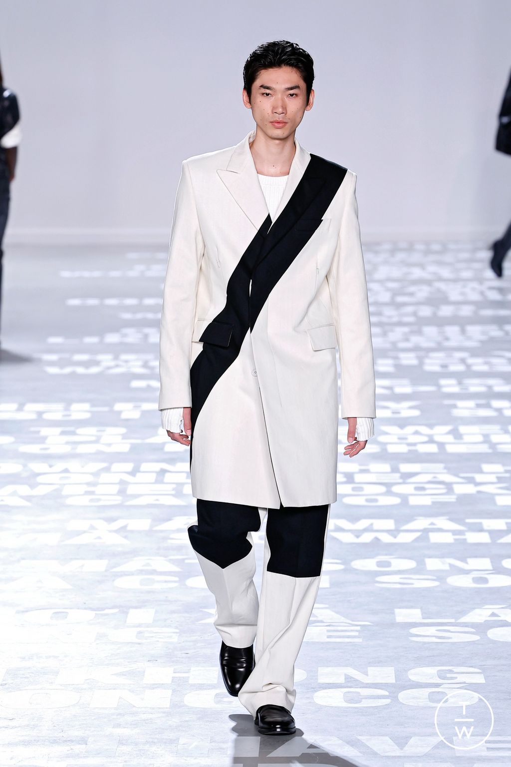 Fashion Week New York Spring/Summer 2024 look 40 from the Helmut Lang collection womenswear