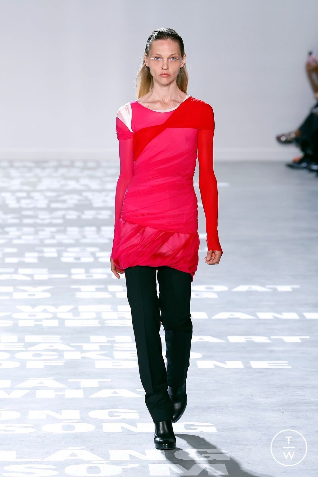 Fashion Week New York Spring/Summer 2024 look 47 from the Helmut Lang collection 女装