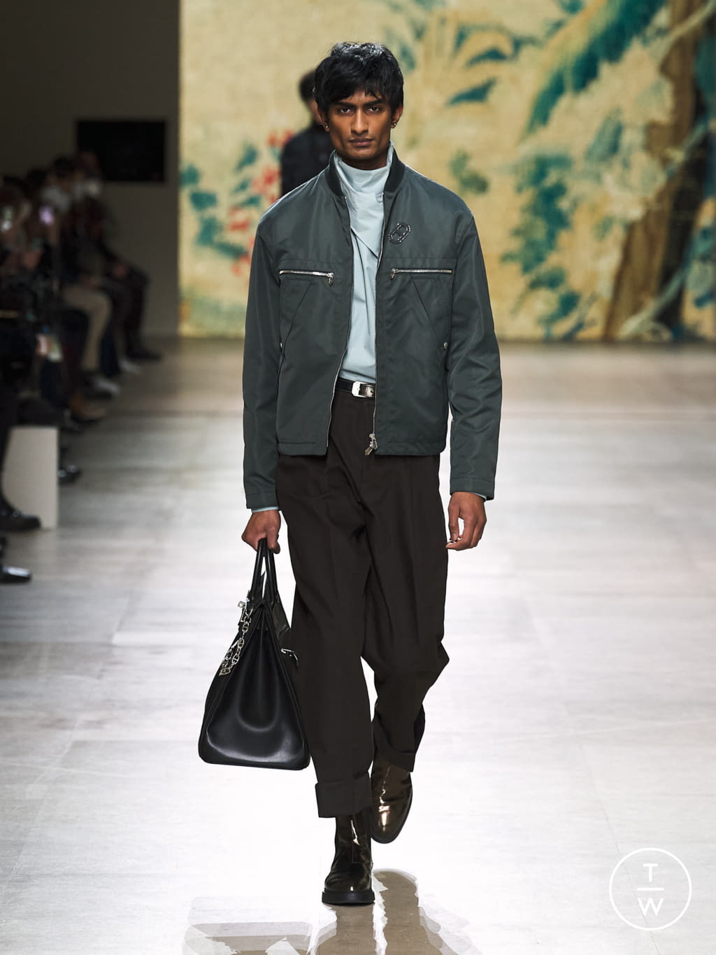 Fashion Week Paris Fall/Winter 2022 look 2 from the Hermès collection menswear