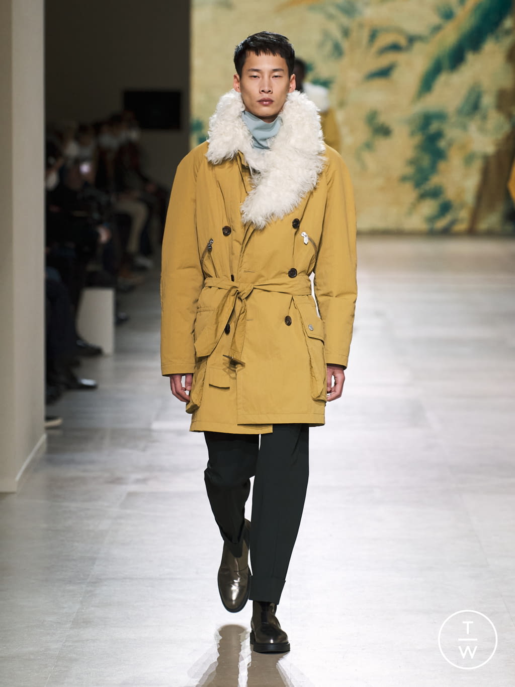 Fashion Week Paris Fall/Winter 2022 look 7 from the Hermès collection menswear