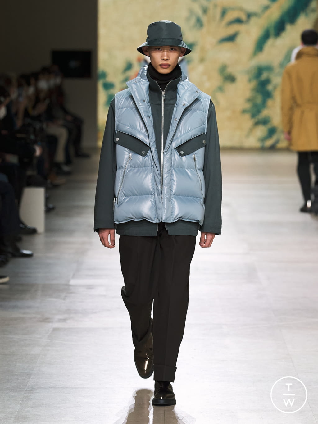Fashion Week Paris Fall/Winter 2022 look 9 from the Hermès collection menswear