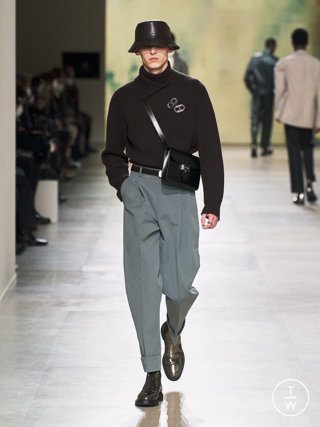 Fashion Week Paris Fall/Winter 2022 look 28 from the Hermès collection menswear