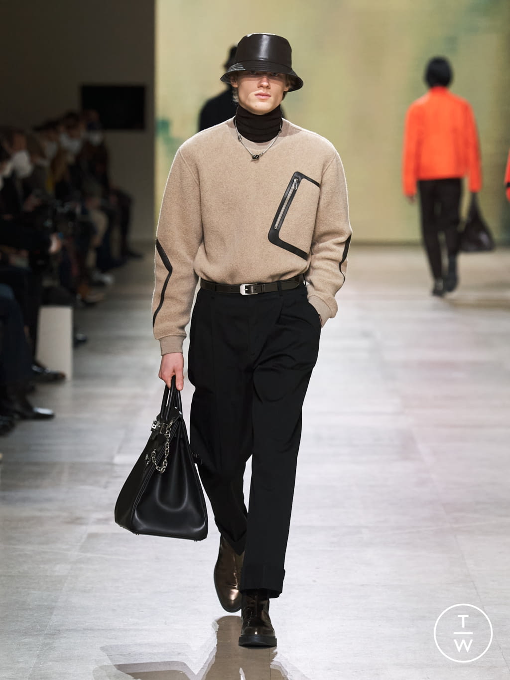 Fashion Week Paris Fall/Winter 2022 look 35 from the Hermès collection menswear
