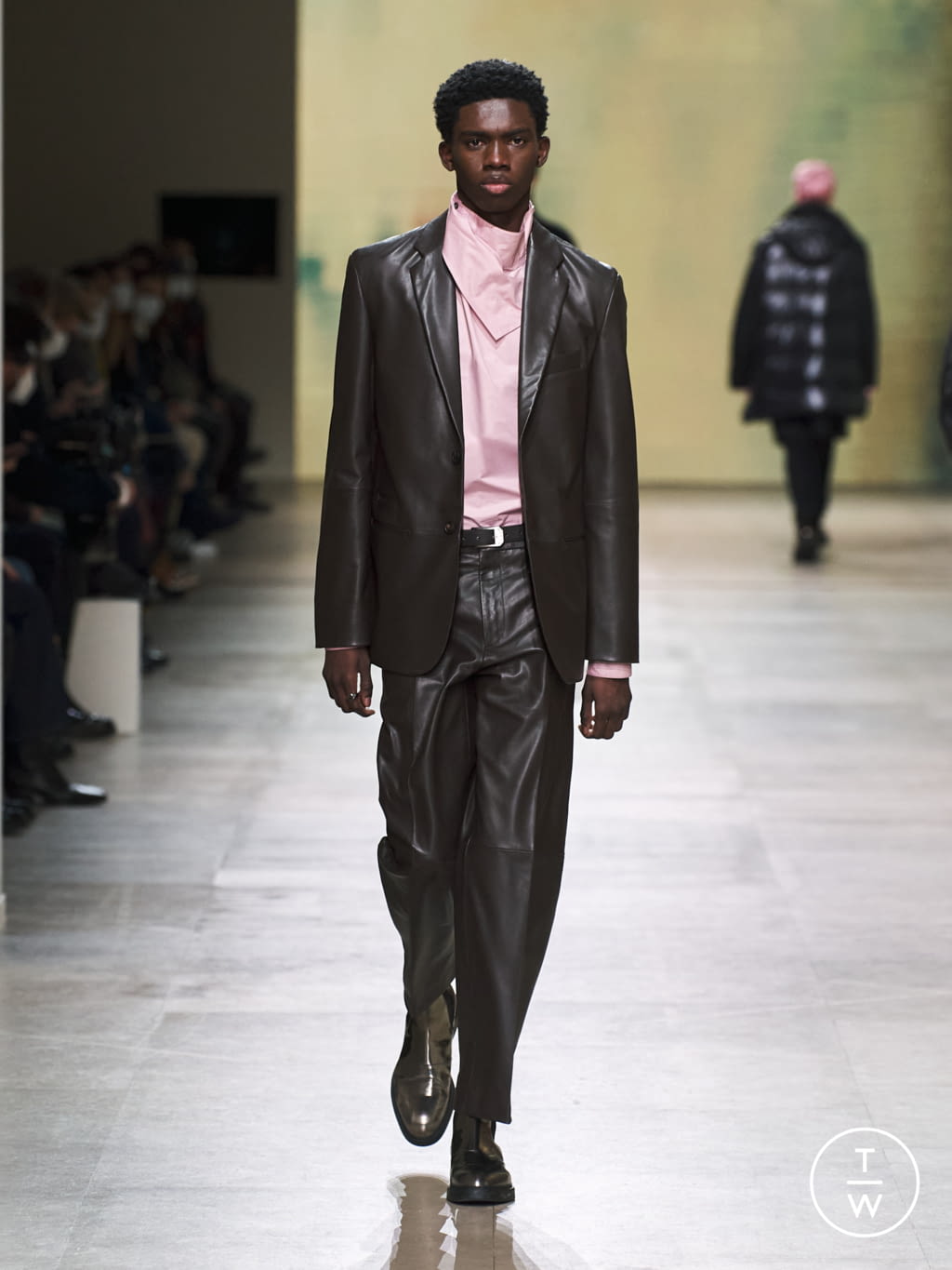 Fashion Week Paris Fall/Winter 2022 look 39 from the Hermès collection 男装