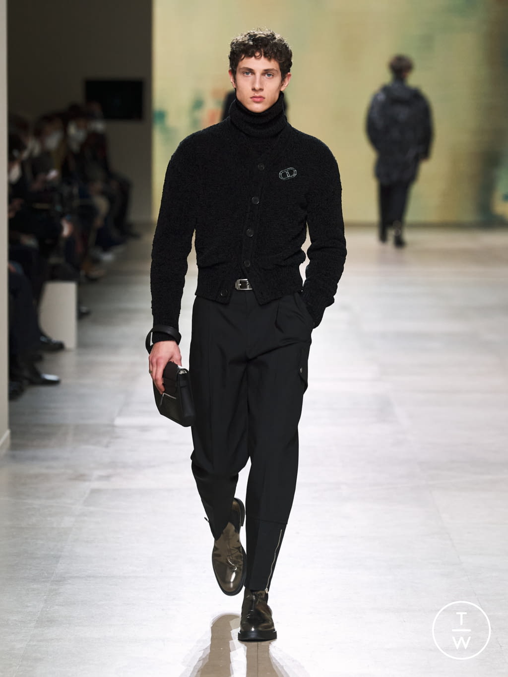 Fashion Week Paris Fall/Winter 2022 look 40 from the Hermès collection menswear