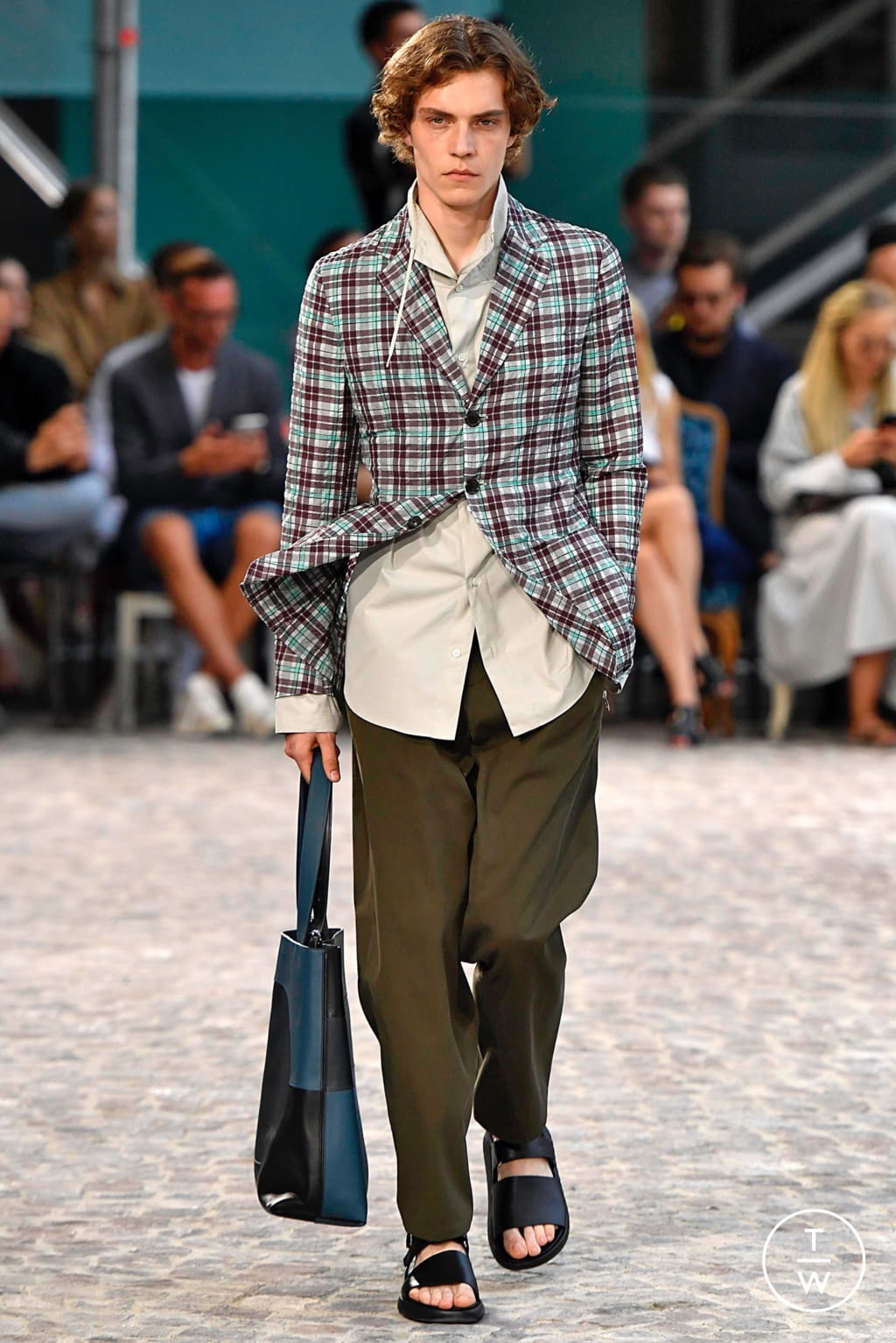 Fashion Week Paris Spring/Summer 2020 look 4 from the Hermès collection menswear