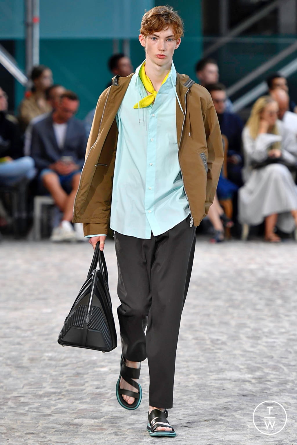 Fashion Week Paris Spring/Summer 2020 look 32 from the Hermès collection 男装