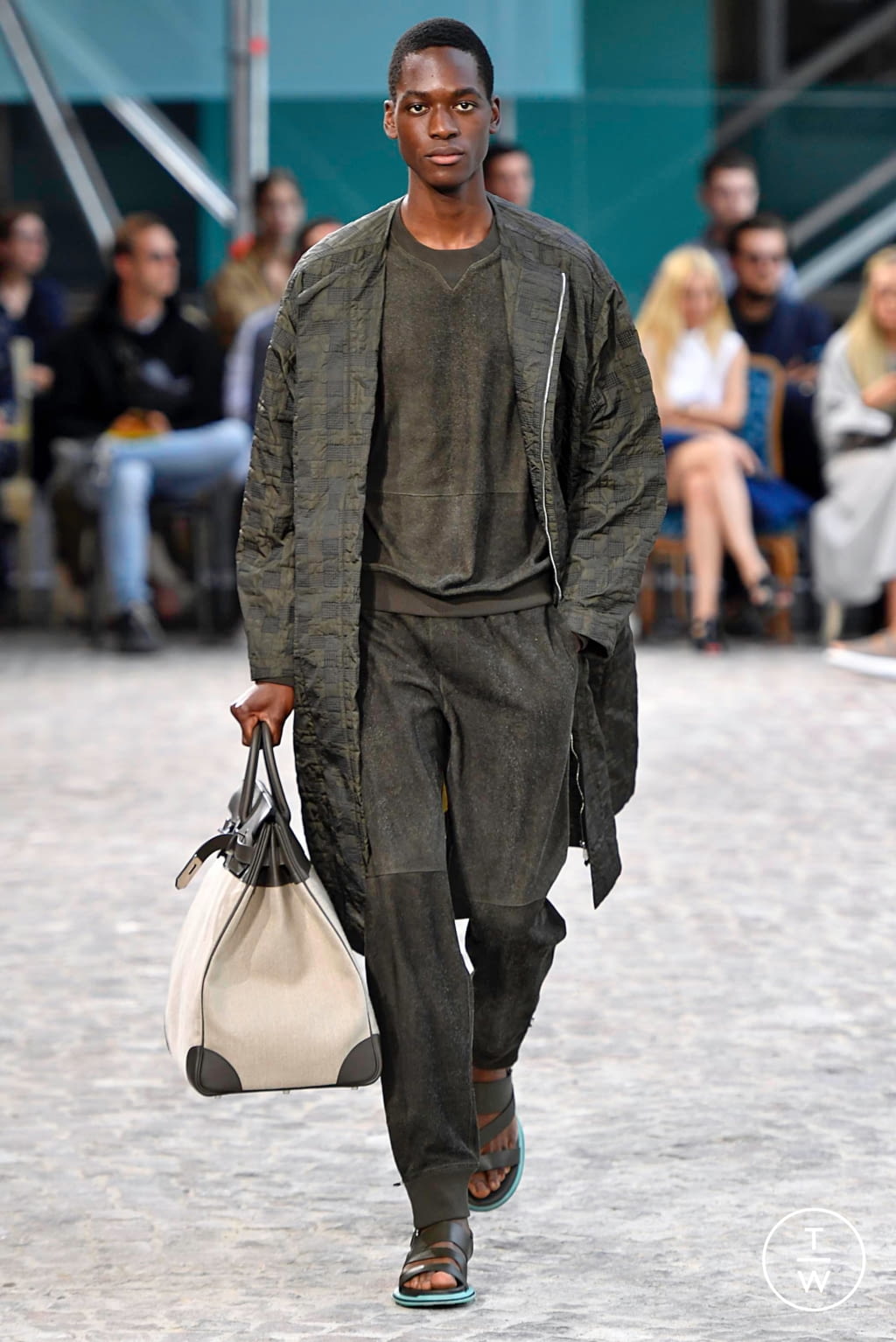 Fashion Week Paris Spring/Summer 2020 look 37 from the Hermès collection 男装